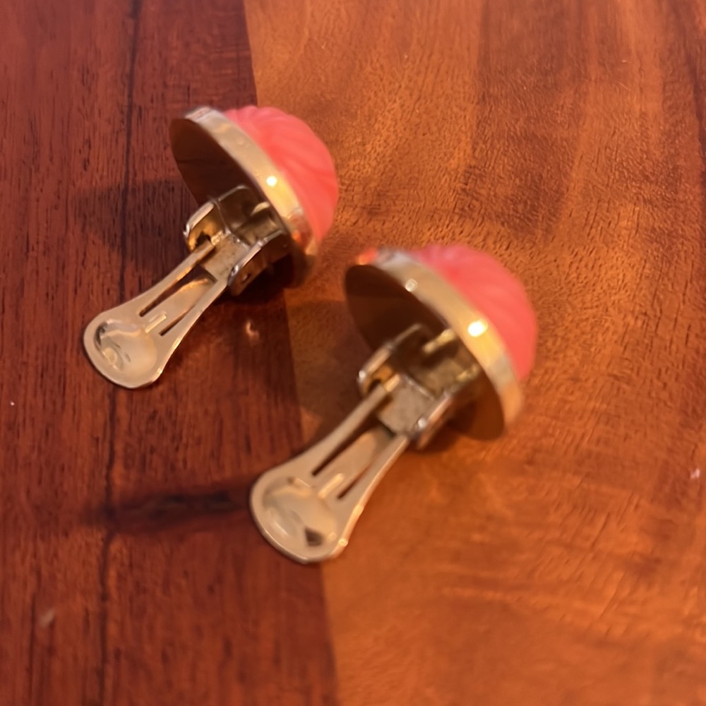 Final! Faux Coral Clip-on Earrings- Vintage - Picture 3 of 4